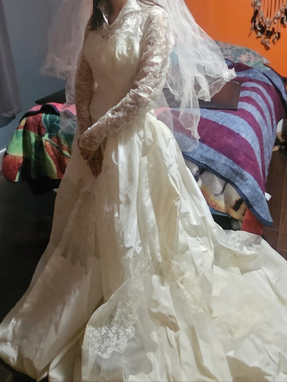 Elegant Lace Long-Sleeve Cream Bridal Dress With Viel
